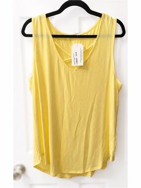 BOMBOM- Cross‎ Front Tank Top Size XL